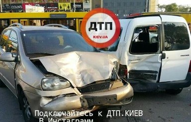 ДТП в Киеве: столкнулись шесть автомобилей