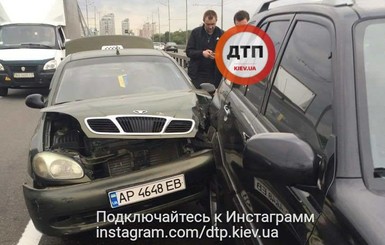ДТП в Киеве: нетрезвый таксист без прав врезался в авто
