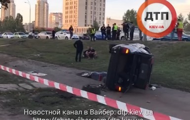 Авария в Киеве: BMW раздавил водителя
