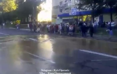 В Киеве магистраль превратилась в речку