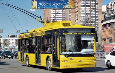 В Киеве на Кирилловской пять троллейбусов стоят в пробке